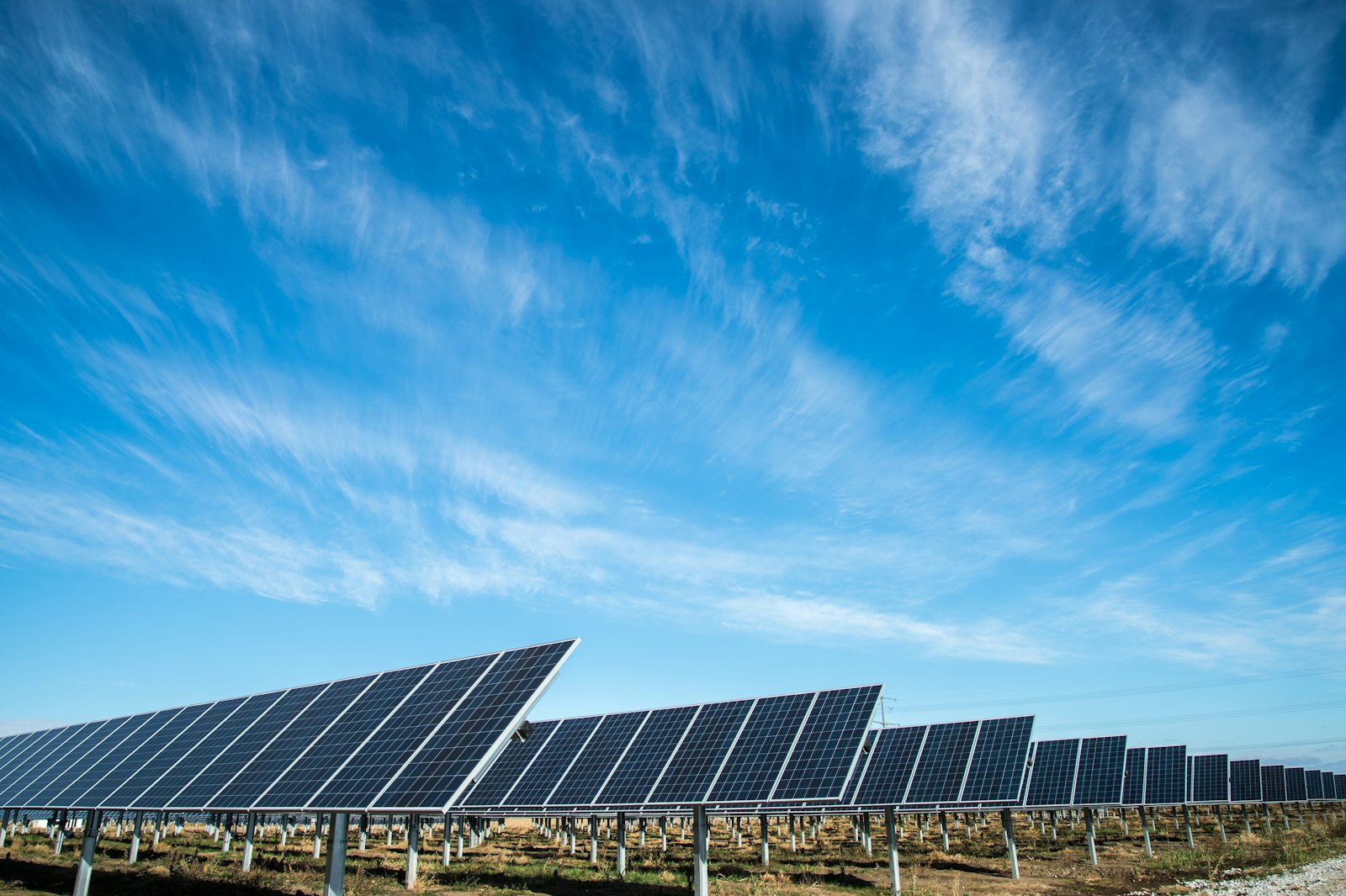 Rangées de panneaux solaires